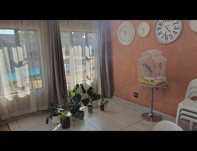 3 BEDROOM FREEHOLD FOR SALE IN BRACKENDOWNS